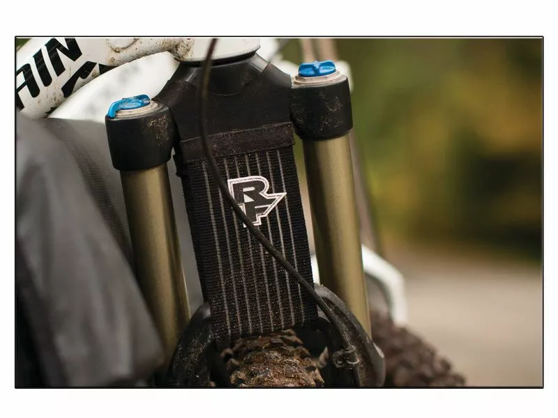 Race Face Garde Boue Mud Crutch 4 Race Face Garde Boue Mud Crutch – Image 2